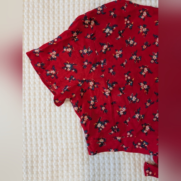 American Eagle Red Floral Button Tie-Front Crop Top Size L NWT Beach Boho Hippie - Picture 10 of 13